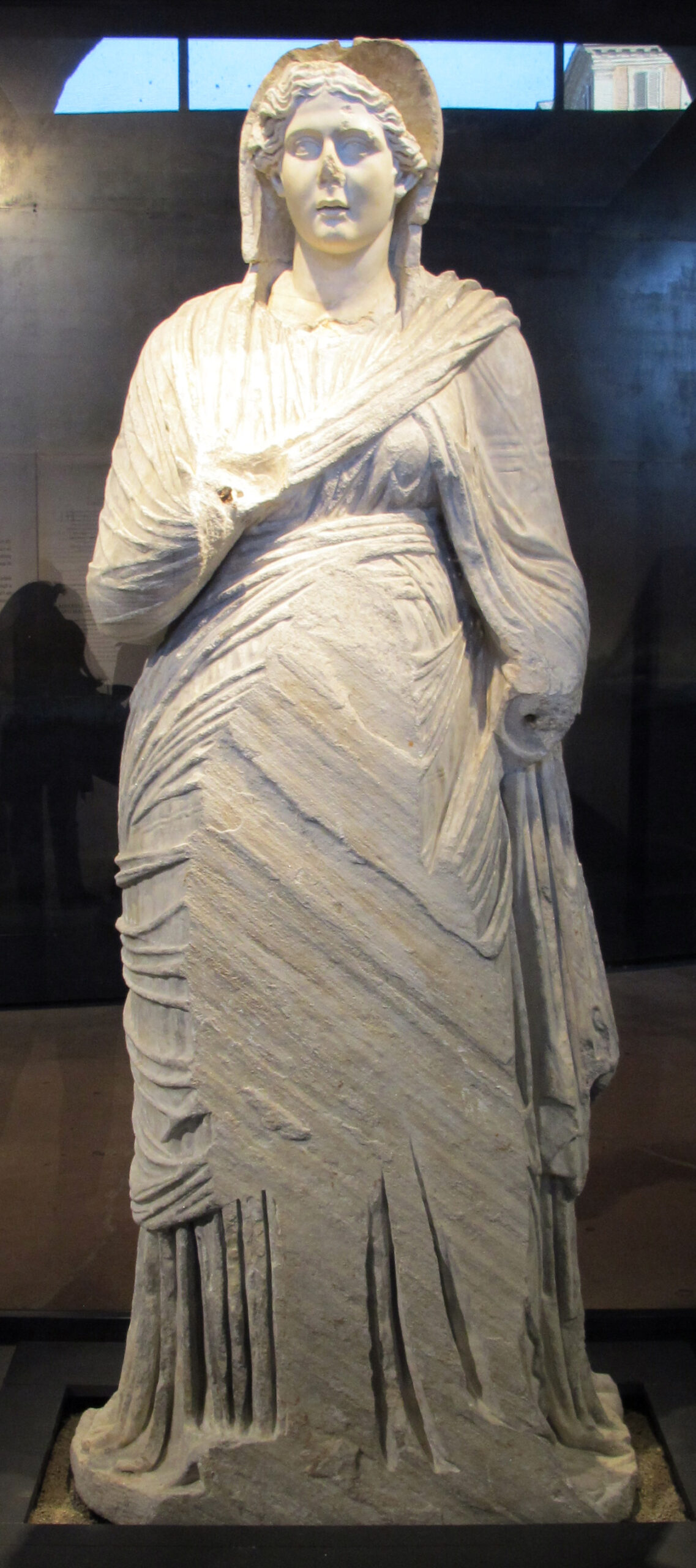 Virtus, personnification en relief de la façade de la Bibliothèque de Celsus à Éphèse, vers 150 ap. J.-C., Kunsthistorisches Museum, Vienne