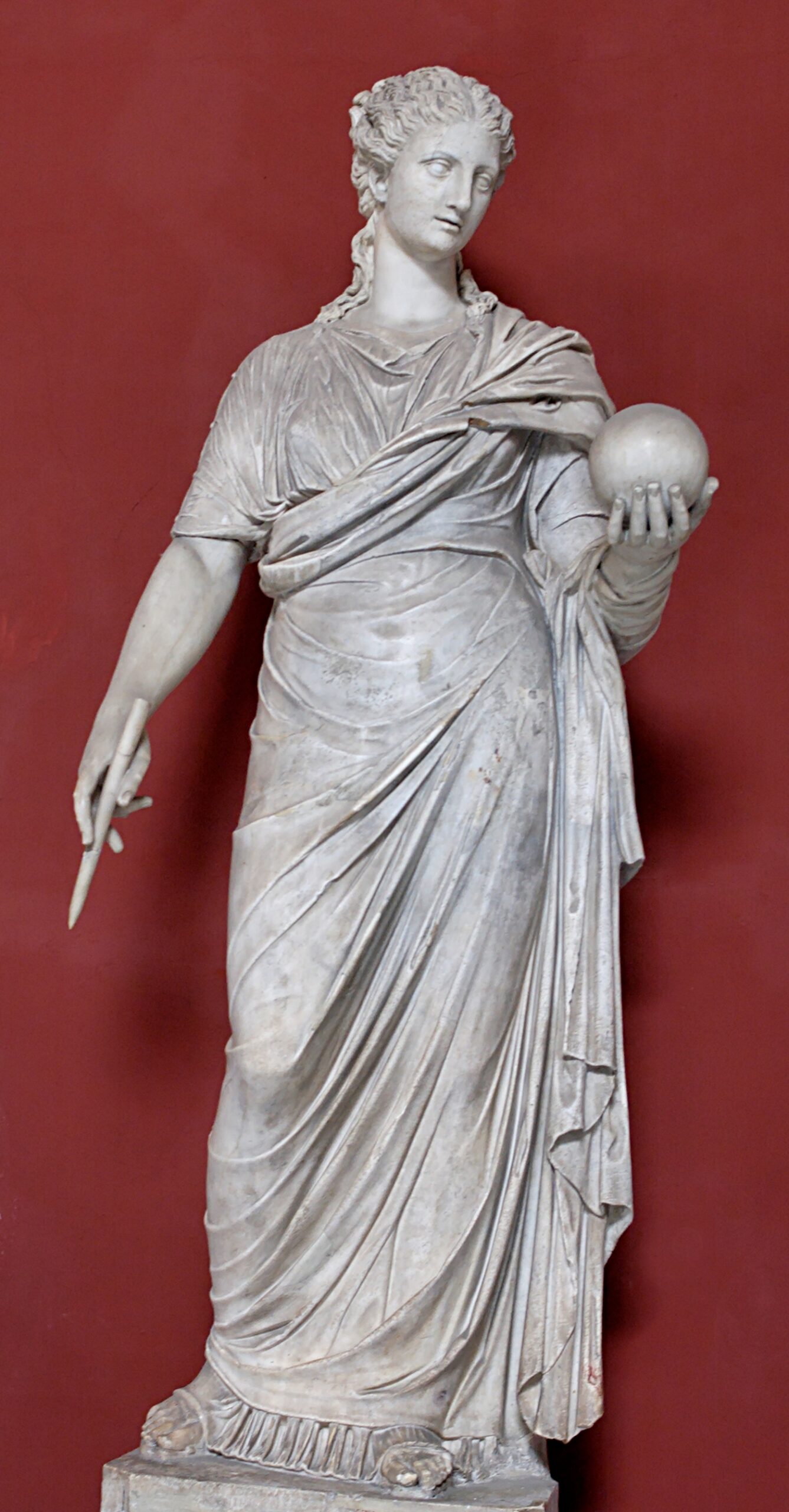 Uranie, muse de l'astronomie — statue romaine d'après un original grec du IVe siècle av. J.-C., Musée Pio-Clementino, Vatican