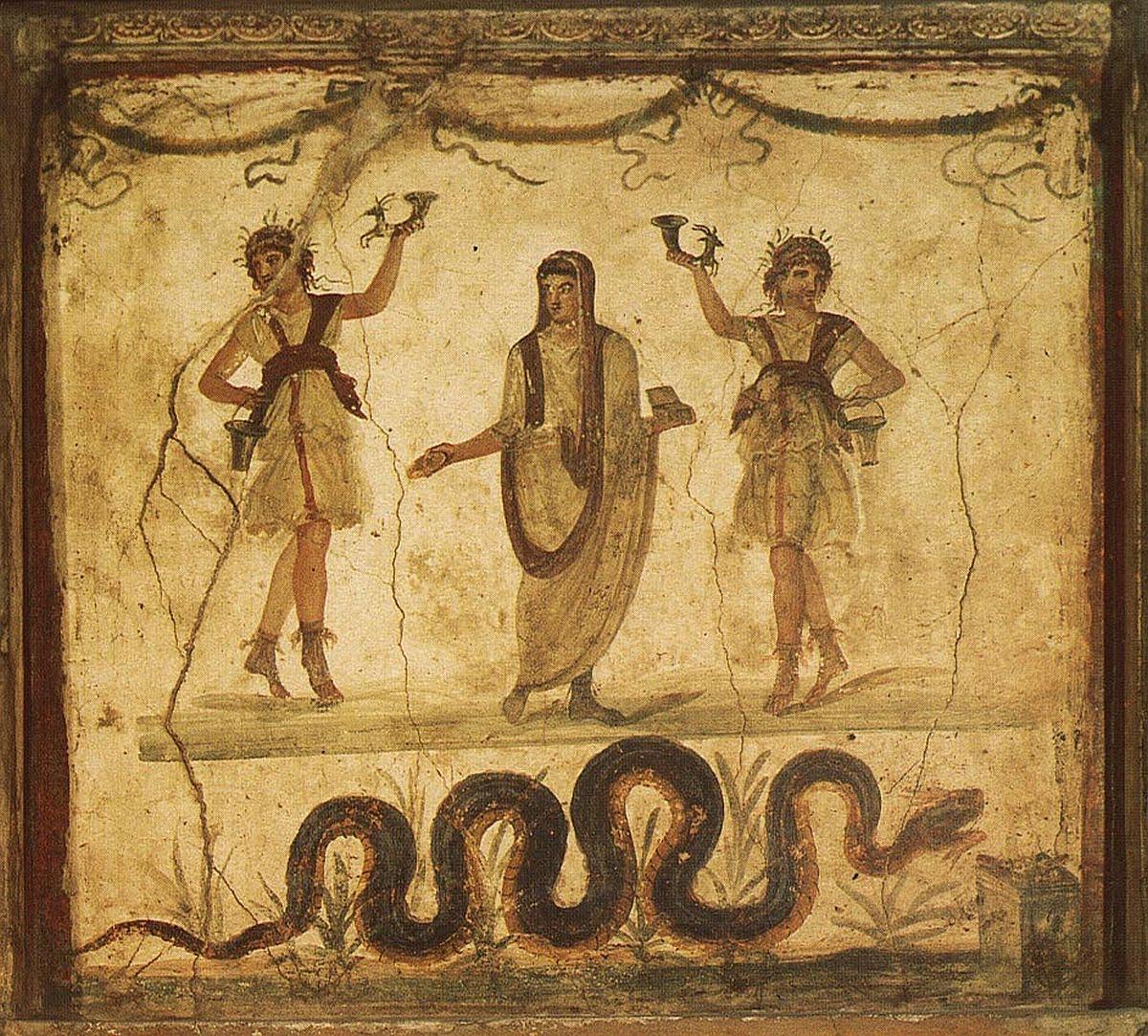 Fresque pompéienne représentant les deux Lares versant du vin de cornes à boire (rhyton) dans des situles, encadrant une scène de sacrifice, sous un couple de serpents porteurs de prospérité, Pompéi, Musée archéologique national de Naples